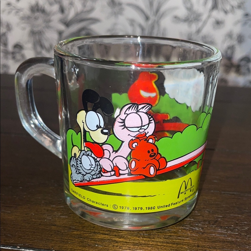 McDonald’s Glass Garfield & Characters Mug. 1978-1980.  Collectible.‎